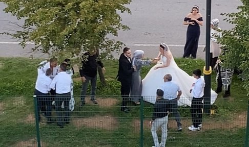 Gelin ve damat kavganın ortasında kaldı