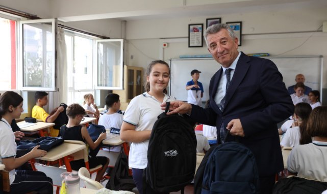Güzelbahçe Belediyesi’nden Öğrencilere Çanta ve Kırtasiye Desteği