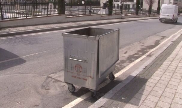 İstanbul’da çöp konteyneri içinde yeni doğmuş erkek bebek bulundu