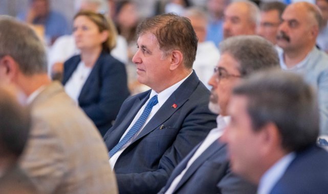 İzmir’de deprem riski ve alınacak önlemler konuşuldu