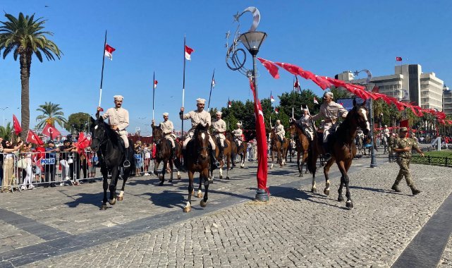 İzmir'in düşman işgalinden kurtuluşunun 102. yıl dönümü kutlandı