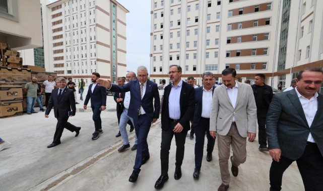 Kasapoğlu, Ege Üniversitesi’nde yapımı devam eden yurtları inceledi