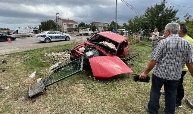 Kaza yapan Fiat Tofaş kağıt gibi dağıldı: 1 yaralı