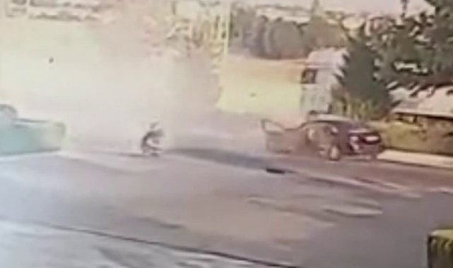 Kazada otomobilin motoru fırladı
