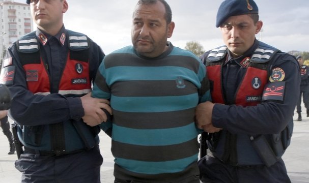 Keserli komşu cinayeti davasında şikayetçi kocadan sanığa 'Bunun gibilerini asın' tepkisi