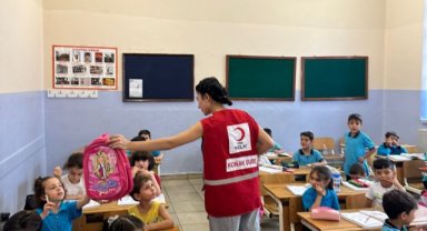 Konak Kızılay Şube öğrencilerin yüzünü güldürdü