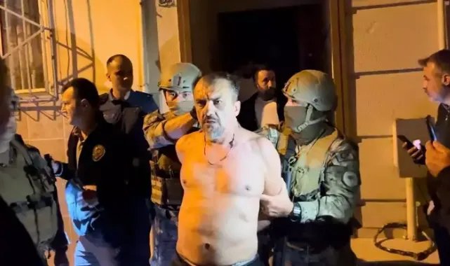 Polis ekibine, evinin penceresinden silah doğrultan şüpheli, operasyonla yakalandı