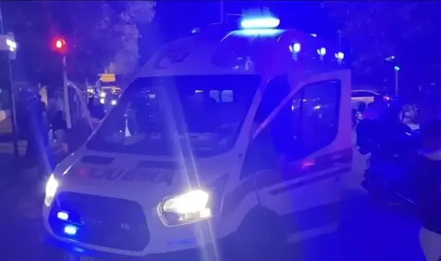 Sancaktepe'de İETT otobüsü skuterle çarpıştı; şoför tepki üzerine otobüsten çıkamadı