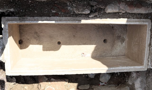 Tam bin 800 yıllık: İzmir'de Romalı gladyatörün lahiti bulundu