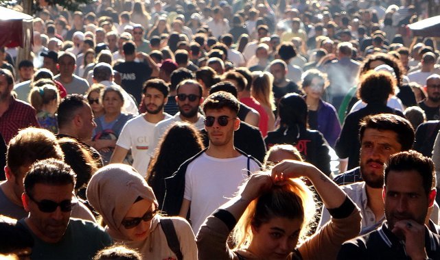 Türkiye’de doğuşta beklenen yaşam süresi 77,3 yıl oldu