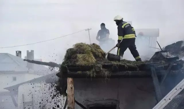 Yaşlı çift, evlerinin yanışını gözyaşlarıyla izledi