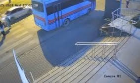Yaya yolunda durması için el kaldırdığı aracın çarpması sonucu hayatını kaybetti
