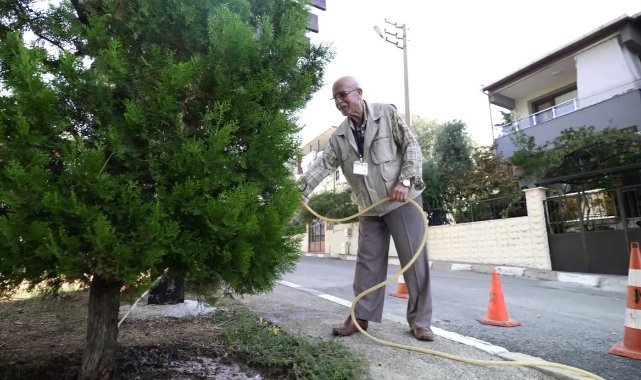 30 yıldır gönüllü park bakımı yapıyor