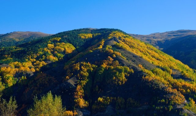674 yıllık İmera Manastırı’nda sonbaharın sessiz güzelliği