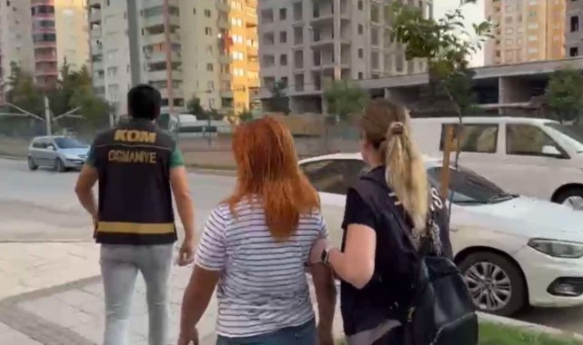 Alışveriş kartı dağıtarak 12 bin 500 vatandaşın kimlik bilgileriyle banka hesabı açan 8 kişi tutuklandı