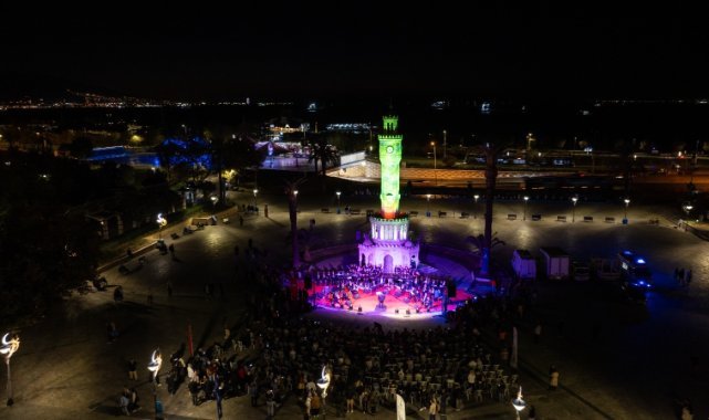 Atatürk Meydanı’nda Cumhuriyet ruhuna yakışır konser