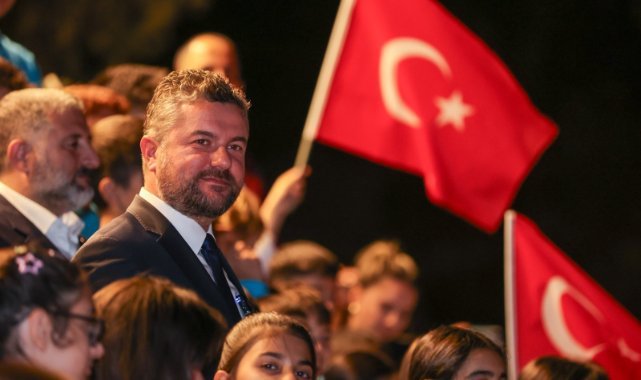Buca’da Cumhuriyet coşkusu meydanlara sığmadı