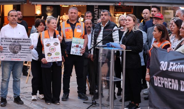 Depremde hayatını kaybeden canlar Konak’ta anıldı