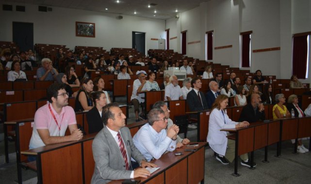 Ege Üniversitesinde beden ve doku bağışçılarının ailelerine teşekkür plaketi verildi