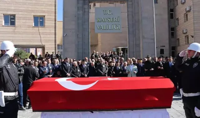 Eski Milli Savunma Bakanı Çakmakoğlu son yolculuğuna uğurlandı