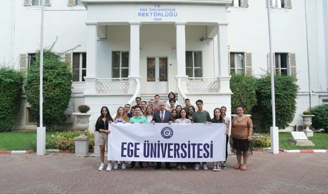 EÜ’nün teknoloji takımlarını Rektör Prof. Dr. Budak uğurladı