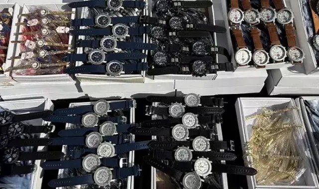 Fatih'te 100 milyonluk kaçak saat operasyonu