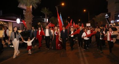 Güzelbahçe’de 101. Yıl coşkusu; ‘Sen Cumhuriyet’ tiyatro Oyunu Sergilendi