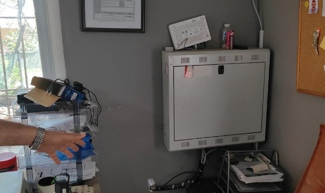 İş yerine giren 2 kişi delil bırakmamak için kamera sistemini çaldı