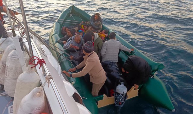 İzmir açıklarında 40 düzensiz göçmen yakalandı, 29'u kurtarıldı
