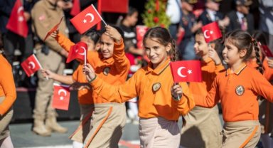 İzmir Büyükşehir Belediyesi 15 gün boyunca 19 ilçede 29 Ekim’i kutlayacak