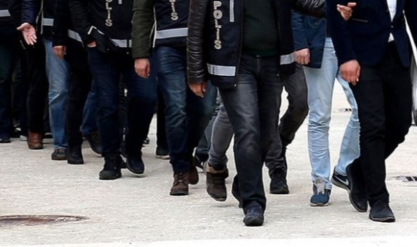 İzmir merkezli 'ByLock' operasyonu: 12 gözaltı