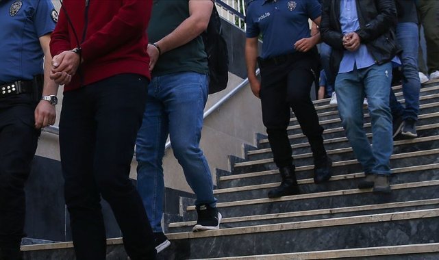 İzmir merkezli FETÖ/PDY operasyonu: 8 gözaltı