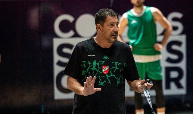 Karşıyaka, ilk galibiyetini taraftarının önünde aldı