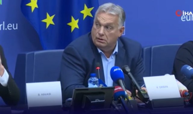 Macar aktivist Macaristan Başbakanı Orban’a para fırlattı