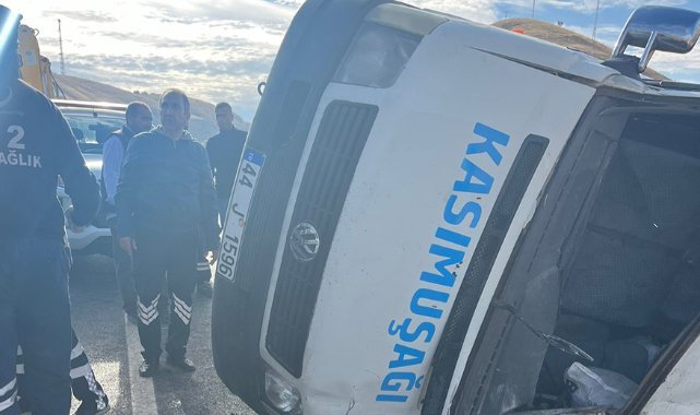 Malatya’da yolcu minibüsü devrildi: 17 yaralı
