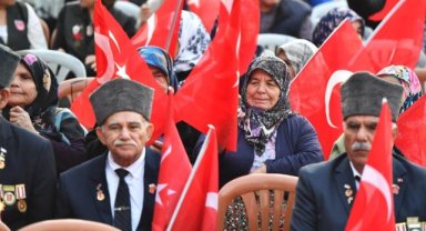 Ödemiş, Dikili ve Torbalı'da Cumhuriyet Bayramı coşkuyla kutlandı