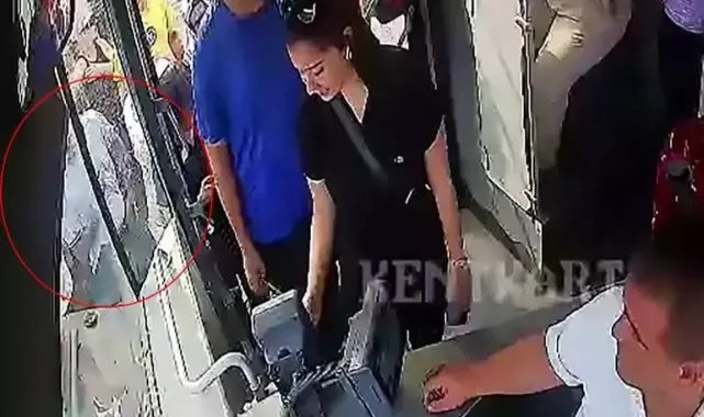 Otobüse binen kadının çantasındaki cep telefonunu saniyeler içinde çaldı