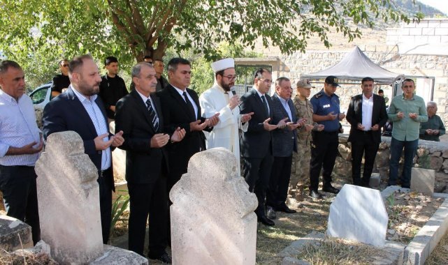PKK’lı teröristlerin 31 yıl önce şehit ettiği 8’i çocuk 26 vatandaş mezarları başında dualarla anıldı