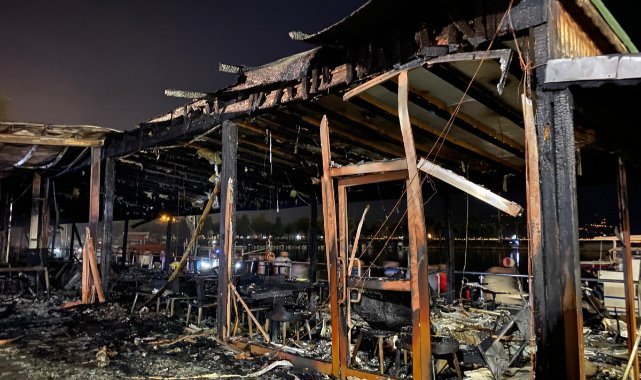 Restoran alev alev yandı, geriye iskeleti kaldı