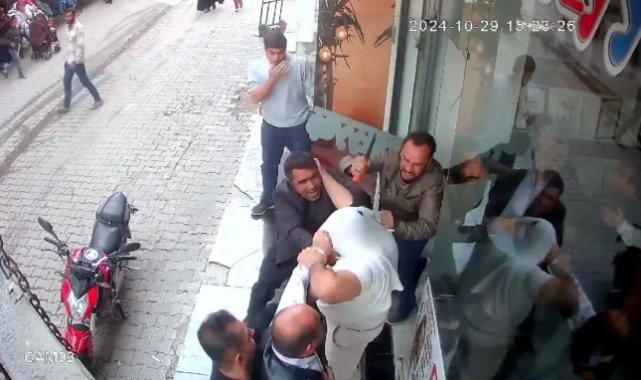 Şanlıurfa’da fotoğrafçı ile kardeşinin muhtar ve yakınları tarafından darp edildi