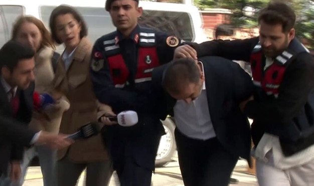 Savcı Yavuz Engin, "Benimle fotoğraf çektir" diyerek tehdit eden çete üyesi ile böyle fotoğraf çekti