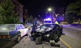 Alkollü sürücü 4 araca çarparak durabildi, ortalık savaş alanına döndü