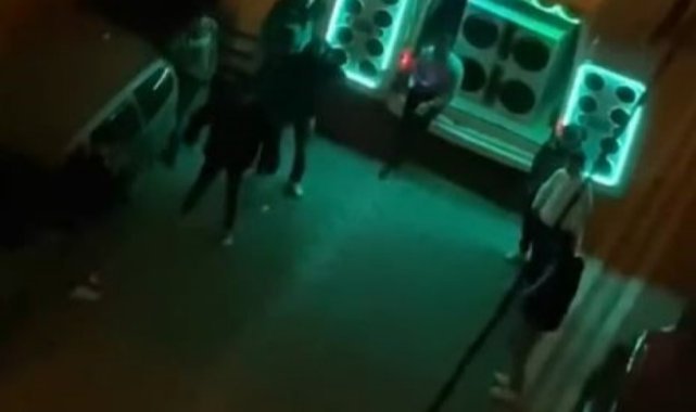 Asker eğlencesinin yapıldığı sokağa ses sistemi ile gelen şahıslar ortalığı birbirine kattı