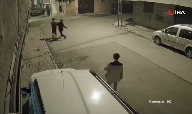 Avcılar’da bir saldırgan sokakta yürüyen çocuğa arkadan yumruk atıp kaçtı