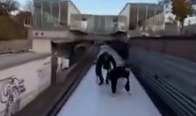 Avusturya'da trenin üstüne çıkan genç köprüye çarpıp hayatını kaybetti