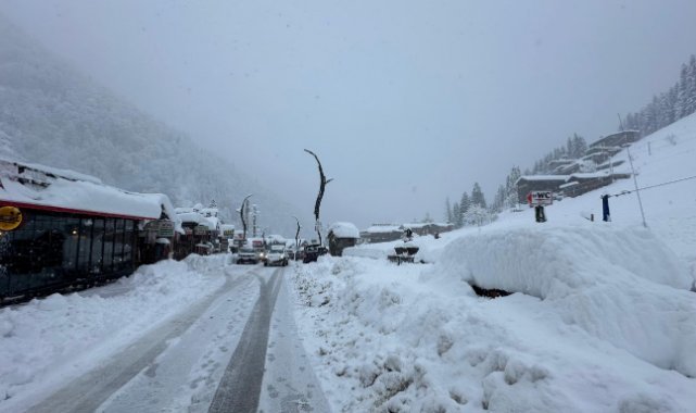 Ayder Yaylası’nda kar kalınlığı 1 metreye yaklaştı