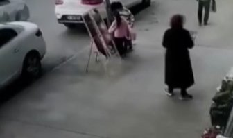 Başakşehir’de ilginç hırsızlık: Anneleri başında bekledi, çocuklar çaldı