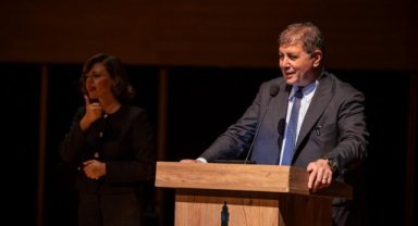 Başkan Tugay Edebiyat Festivali’ni şiirle açtı