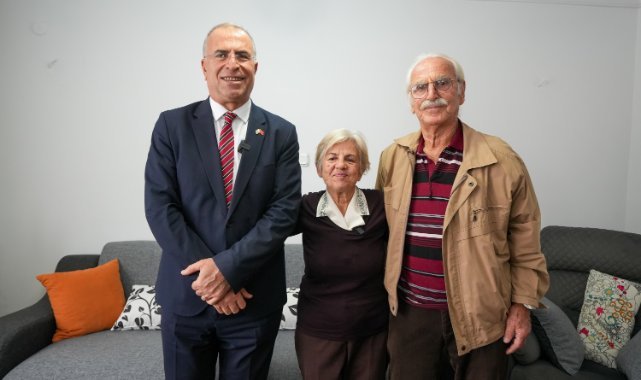 Başkan Ünal Işık, öğretmeni Ayşe Küçük’ü ziyaret etti
