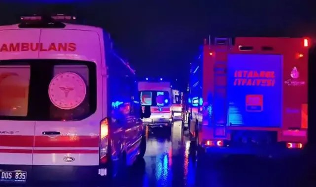 Bayrampaşa'da yolcu otobüsü devrildi; 2 ölü 1'i ağır 15 yaralı
